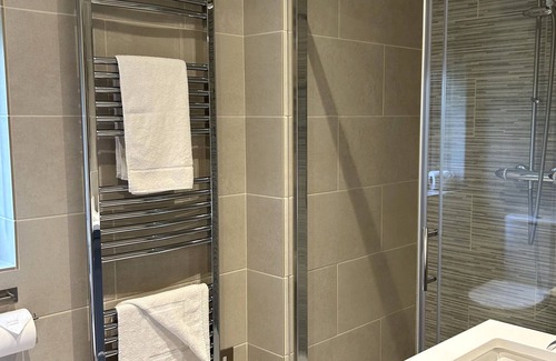 Elveden Hotel | Discover Elveden Inn: 5-Star Comfort with Family-Friendly Amenities