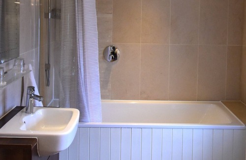 Elveden Hotel | Discover Elveden Inn: 5-Star Comfort with Family-Friendly Amenities