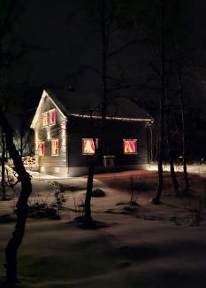 Lenvik House | Elvestua: 4-Star Gem with Hot Tub and Family-Friendly Perks