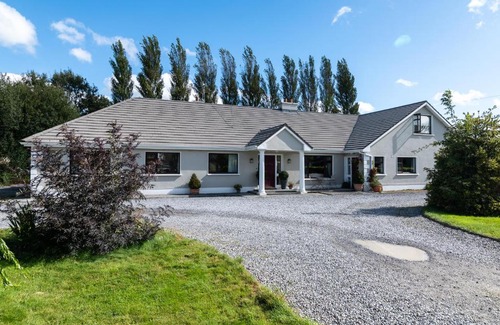 Shannonbridge Bed & Breakfast | Exceptional Ely House B&B: Family-Friendly with Breakfast