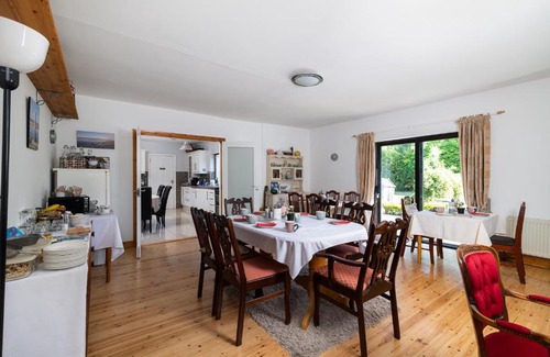 Shannonbridge Bed & Breakfast | Exceptional Ely House B&B: Family-Friendly with Breakfast