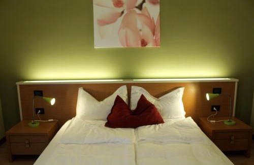 Romano d'Ezzelino Apartment | Explore Ely'S Residence: Pet-Friendly & Child-Centric Retreat