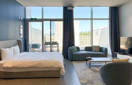 Yeosu Resort | Explore Ely Stay Yeosu: Family-Friendly with Pool Access