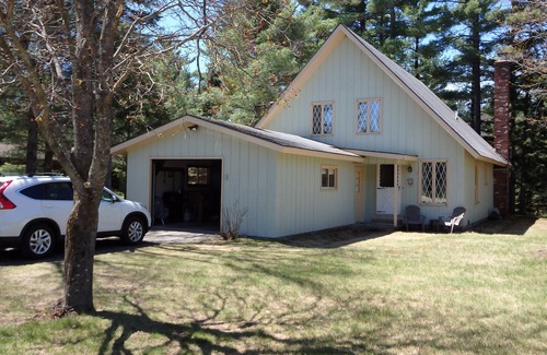 Grayling Cabin | Idyllic Elysian River Escape: Manistee Cottage Retreat