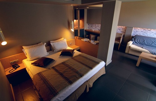 Neapoli Hotel | Exceptional Elysion Hotel: 5-Star Comfort with Spa & Pool