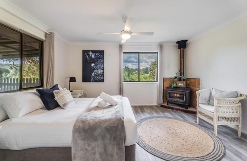 Kunghur House | Experience Comfort at Elysium Log Homestead with Pool Access