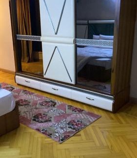 Al Duqqi Apartment | Family-Friendly Stay at Royalabrtment Hotel Elmohndsen