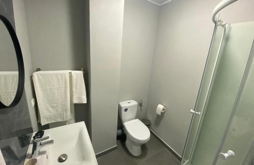 Tirgu Jiu Apartment | Top-Rated 2-Bedroom Apartment for Your Getaway
