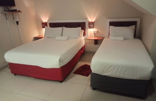 Mbizana House | Cozy Emampingeni Lodge: Family-Friendly with Breakfast Offerings