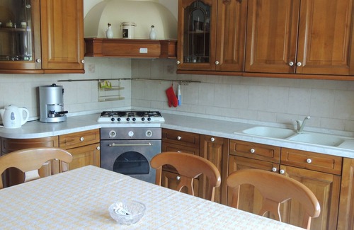 Dreznik Grad Apartment | Prime Location Emanuela Apartments with Breakfast & Kitchen