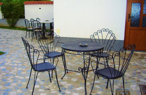 Dreznik Grad Apartment | Prime Location Emanuela Apartments with Breakfast & Kitchen