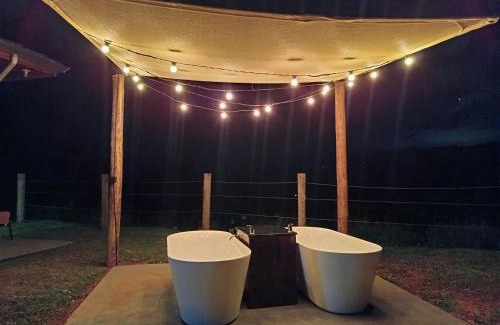 Santo Antonio do Pinhal Hotel | Relax at Embahu Suítes with Scenic Views and Hot Tub