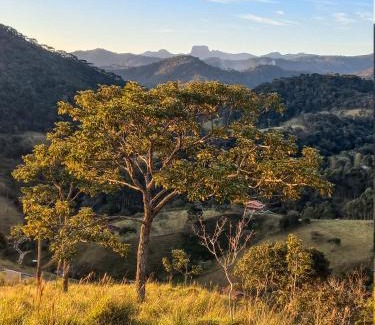 Santo Antonio do Pinhal Hotel | Relax at Embahu Suítes with Scenic Views and Hot Tub