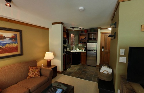 East Kootenay Cabin | Discover Embarc Panorama: Guest Favorite with Pool & Spa