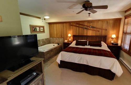 East Kootenay Cabin | Discover Embarc Panorama: Guest Favorite with Pool & Spa