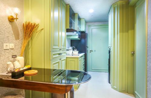 Pondok Aren Apartment | Elegant Embarcadero Bintaro Suites: Oceanfront Bliss