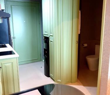 Pondok Aren Apartment | Elegant Embarcadero Bintaro Suites: Oceanfront Bliss