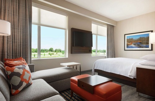 Noblesville Hotel | Eco-Friendly Embassy Suites by Hilton Noblesville Retreat