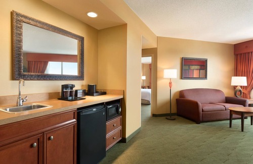 Peoria Hotel | Comfortable Stays at Embassy Suites by Hilton E Peoria