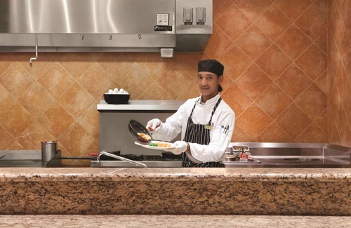 Peoria Hotel | Comfortable Stays at Embassy Suites by Hilton E Peoria