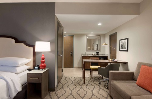 Naperville Hotel | Inviting Embassy Suites by Hilton Chicago Naperville Awaits