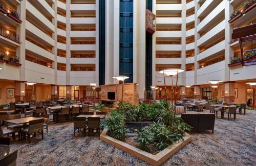 Hot Springs Hotel | Embassy Suites by Hilton at Hot Springs Convention Center
