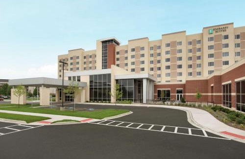 Naperville Hotel | Pet-Friendly Embassy Suites by Hilton Chicago Naperville
