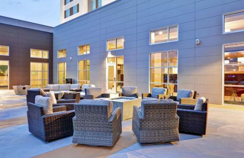 Plainfield Hotel | Prime Embassy Suites: Poolside Comfort Near Indianapolis Airport