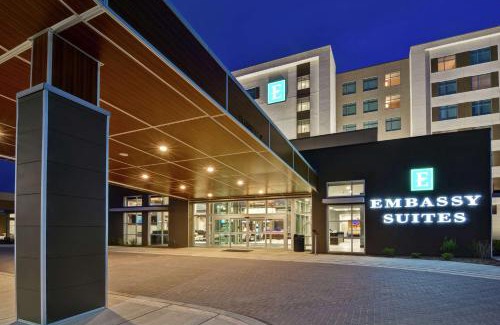 Plainfield Hotel | Prime Embassy Suites: Poolside Comfort Near Indianapolis Airport