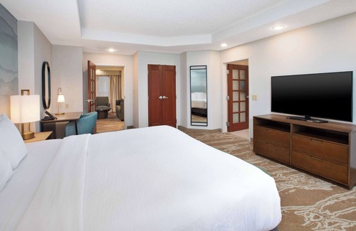 San Marcos Hotel | Elegant Embassy Suites San Marcos: Conference & Spa Retreat