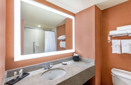 St. Charles Hotel | Discover Embassy Suites by Hilton St. Louis St. Charles