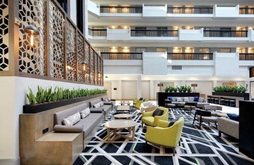 Dunwoody Hotel | Pet-Friendly Embassy Suites in Atlanta’s Perimeter Center
