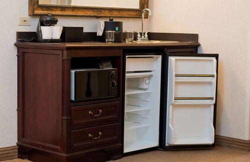 Gateway Hotel | Experience Comfort at Embassy Suites by Hilton Austin Arboretum