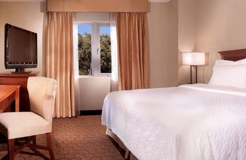 Gateway Hotel | Experience Comfort at Embassy Suites by Hilton Austin Arboretum