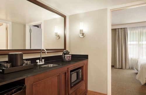 Brunswick Hotel | Discover Embassy Suites Brunswick: Rated 9/10 with Pool & Spa