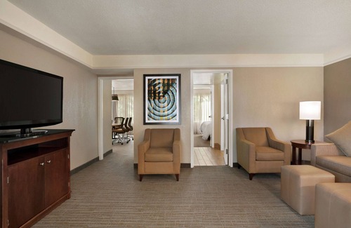 Brunswick Hotel | Discover Embassy Suites Brunswick: Rated 9/10 with Pool & Spa