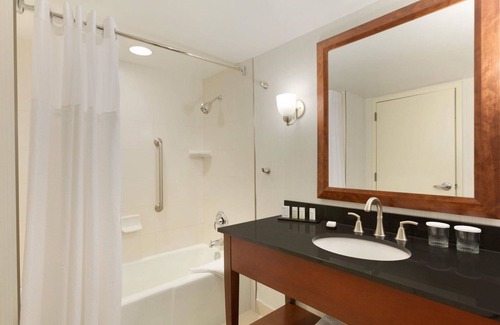 Waltham Hotel | Relaxing Embassy Suites by Hilton Boston Waltham Retreat