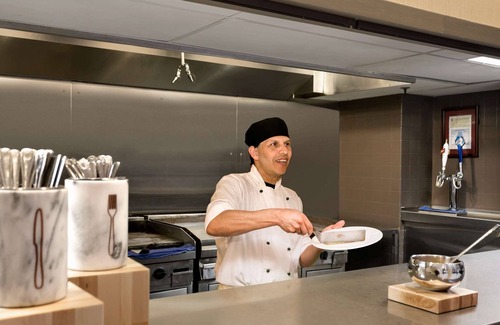 Deerfield Hotel | Discover Embassy Suites by Hilton Chicago North Shore Deerfield