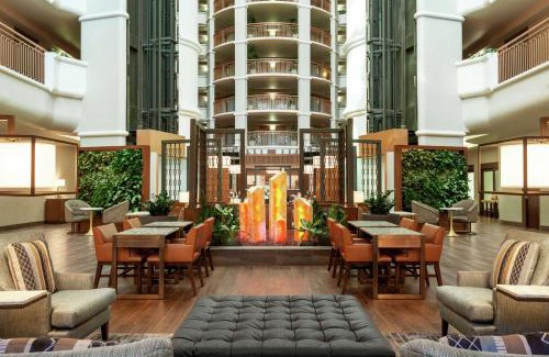 Las Vegas Hotel | Pet-Friendly Embassy Suites by Hilton Las Vegas with Pool