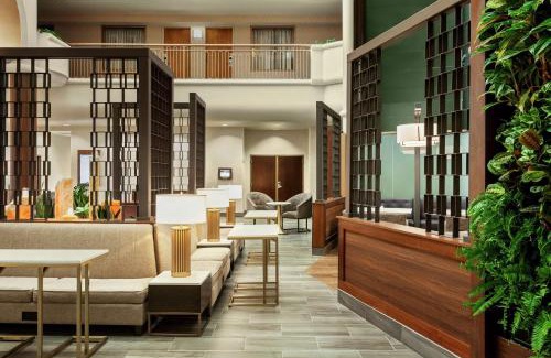 Las Vegas Hotel | Pet-Friendly Embassy Suites by Hilton Las Vegas with Pool