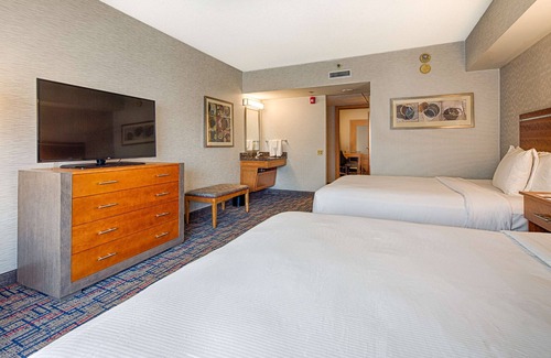 Rosemont Hotel | Discover Embassy Suites by Hilton Chicago O'Hare Rosemont