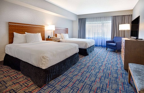 Rosemont Hotel | Discover Embassy Suites by Hilton Chicago O'Hare Rosemont