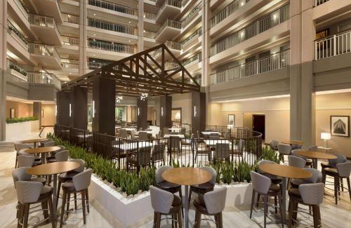 Lombard Hotel | Discover Embassy Suites by Hilton Chicago Lombard Today