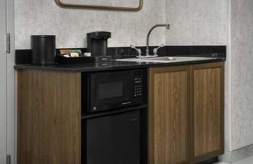 Ashburn Hotel | Experience Comfort at Embassy Suites by Hilton Dulles North