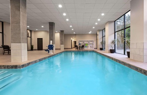 Bluffview Hotel | Discover Embassy Suites by Hilton Dallas-Love Field