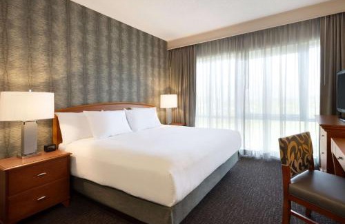 Franklin Hotel | Pet-Friendly Embassy Suites by Hilton Nashville South