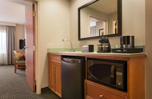 Franklin Hotel | Discover Embassy Suites by Hilton Nashville: Pool & Spa Bliss