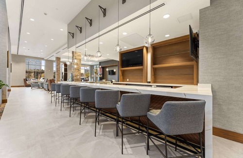 Las Colinas Hotel | Discover Embassy Suites by Hilton Irving Las Colinas