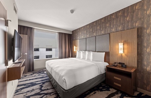 Las Colinas Hotel | Discover Embassy Suites by Hilton Irving Las Colinas