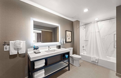 Las Colinas Hotel | Discover Embassy Suites by Hilton Irving Las Colinas